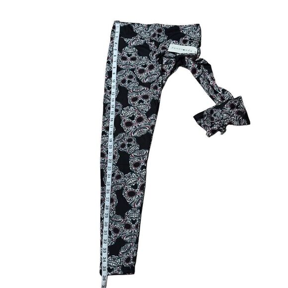 NWT EYE CANDY Skull Print Leggings MEDIUM - Picture 11 of 13